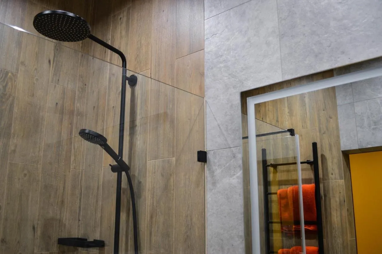 Kostjukowski Brand-New Apart-Hotel Lviv 0*,